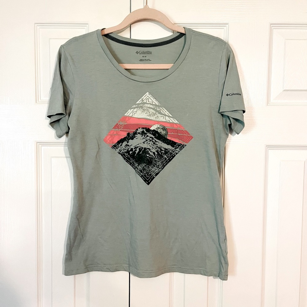 Columbia graphic tee